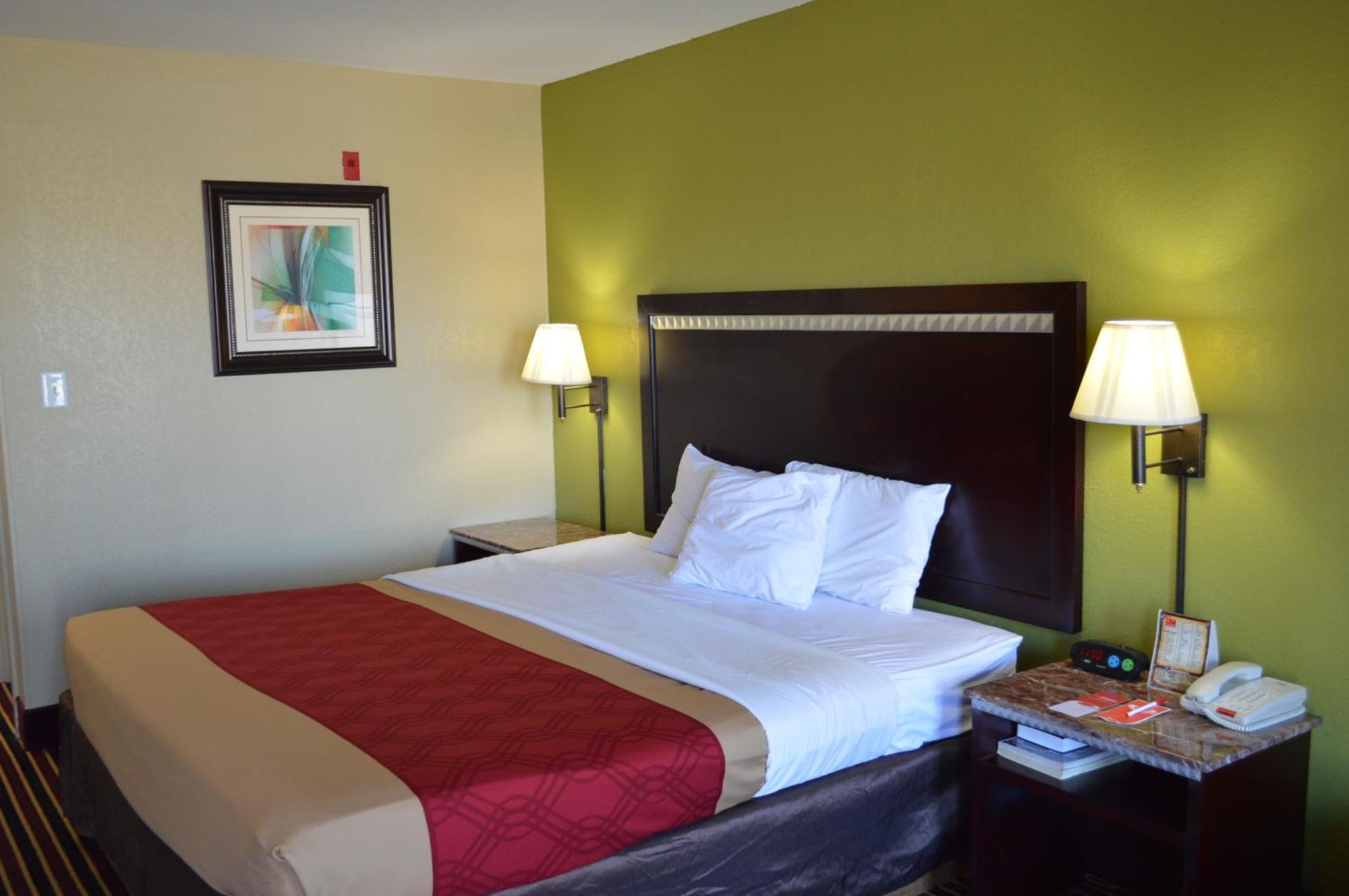 Econo Lodge Lake Charles University Area Номер фото