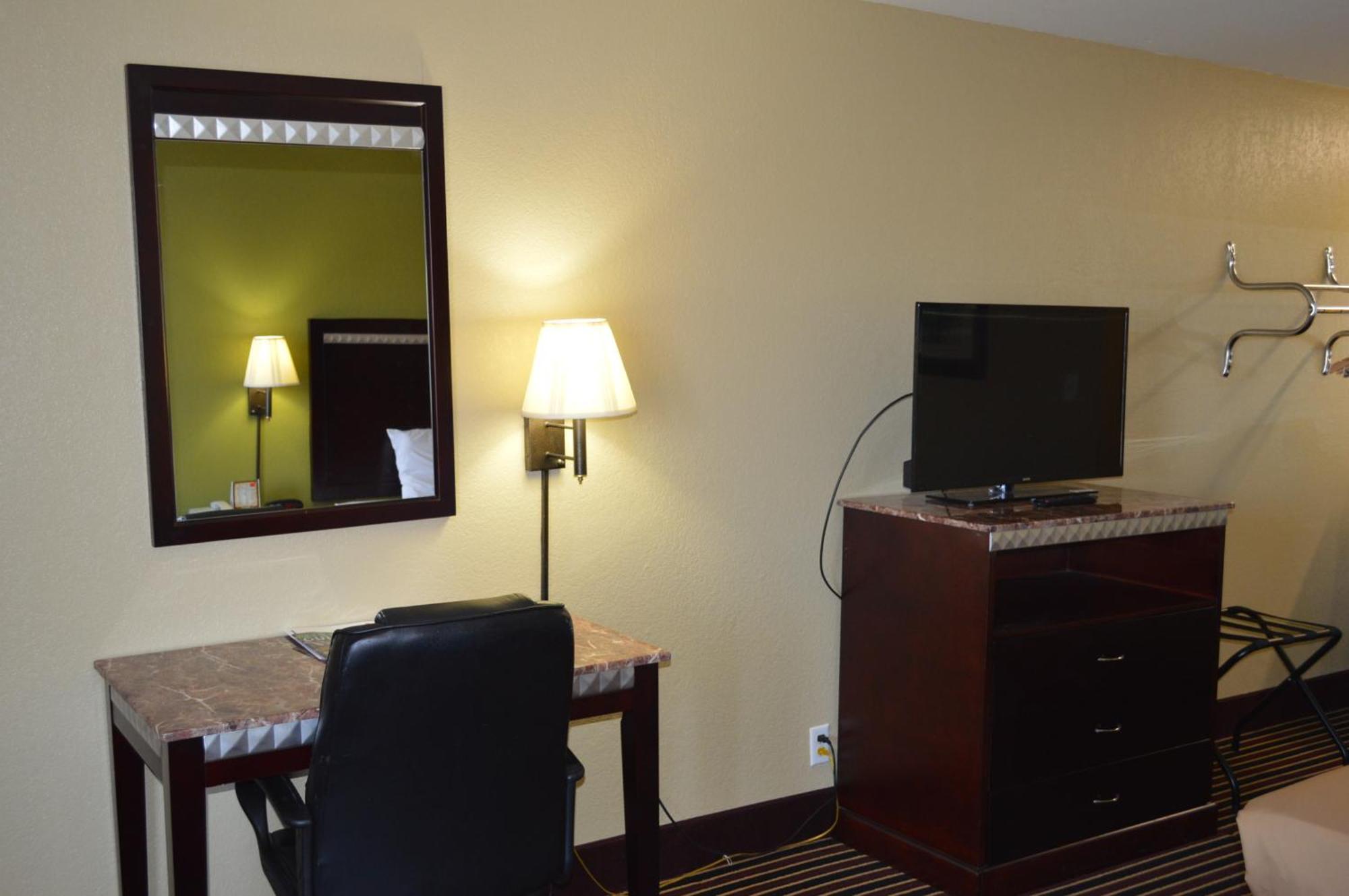 Econo Lodge Lake Charles University Area Номер фото