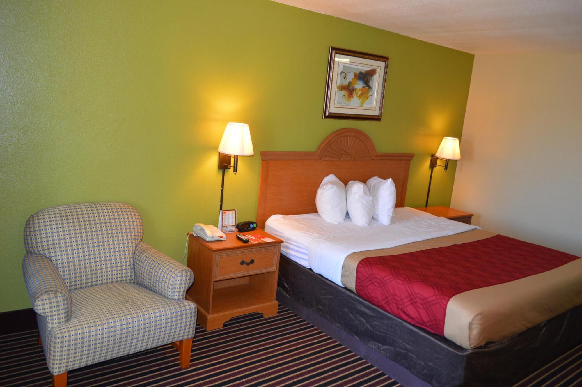 Econo Lodge Lake Charles University Area Номер фото