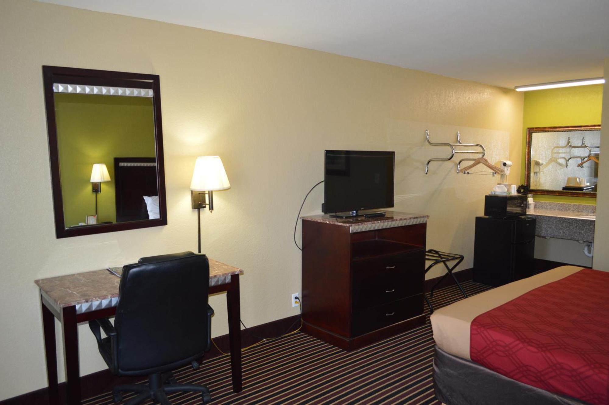 Econo Lodge Lake Charles University Area Номер фото