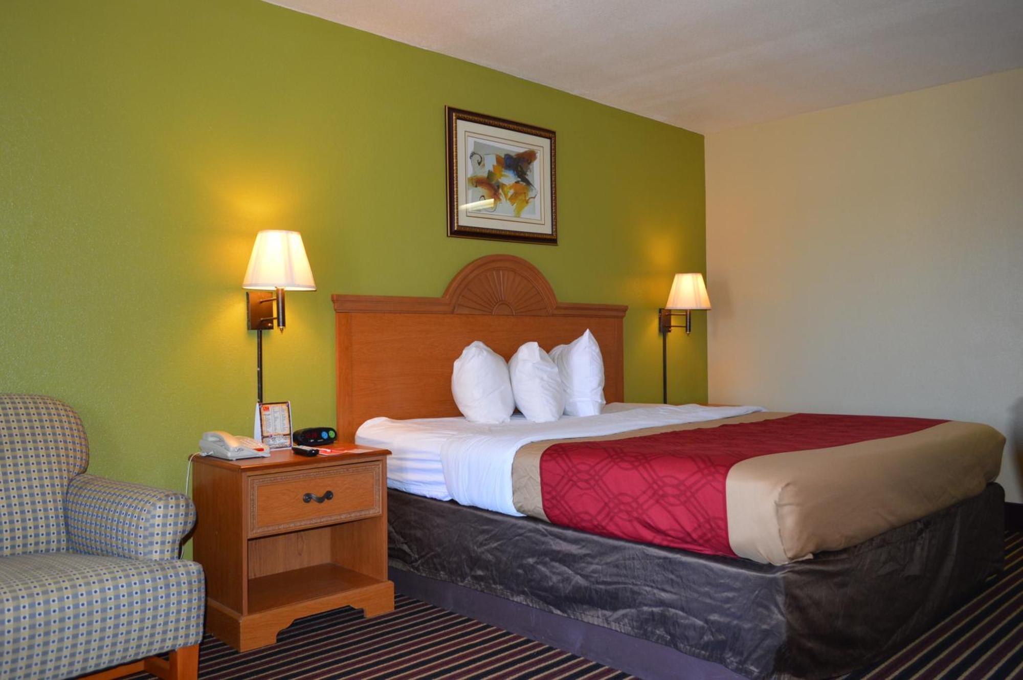Econo Lodge Lake Charles University Area Номер фото